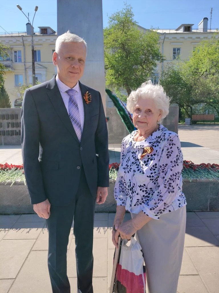 🌹Акция памяти прошла сегодня у памятника горнякам, погибшим в годы Великой Отечественн...