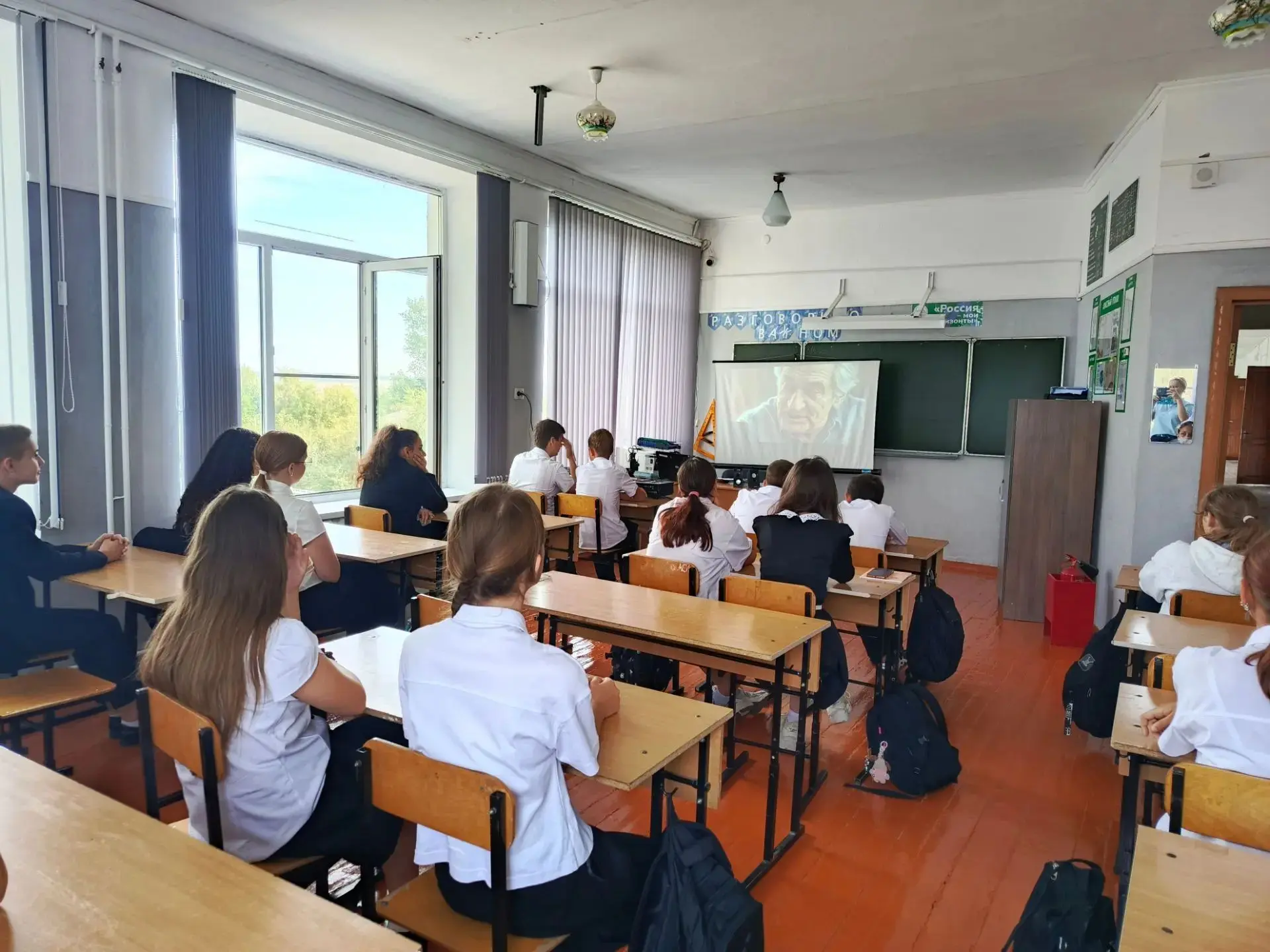 В МБОУ СОШ №3 ст. Фастовецкой прошел урок из цикла «Разговоры о важном». На этот раз те...