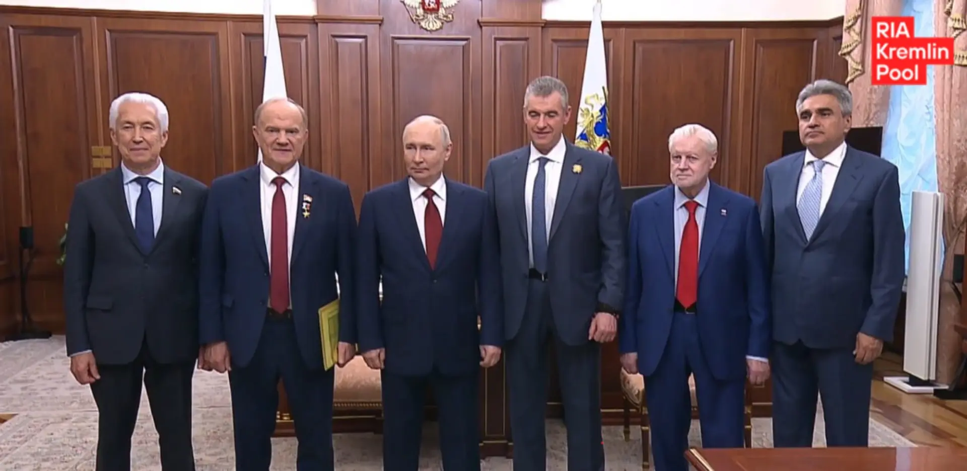 Путин после встречи с депутатами Госдумы в Кремле также отдельно побеседовал с руководителями фракци