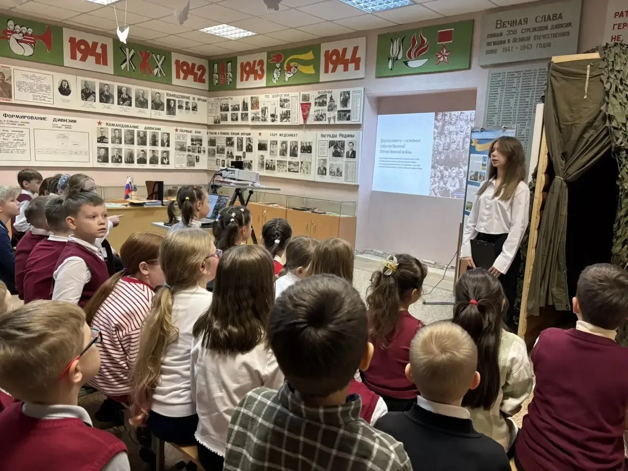 На протяжении всей недели в нашем музее проводились экскурсии, посвящённые Дню Победы.  Наши экскурс