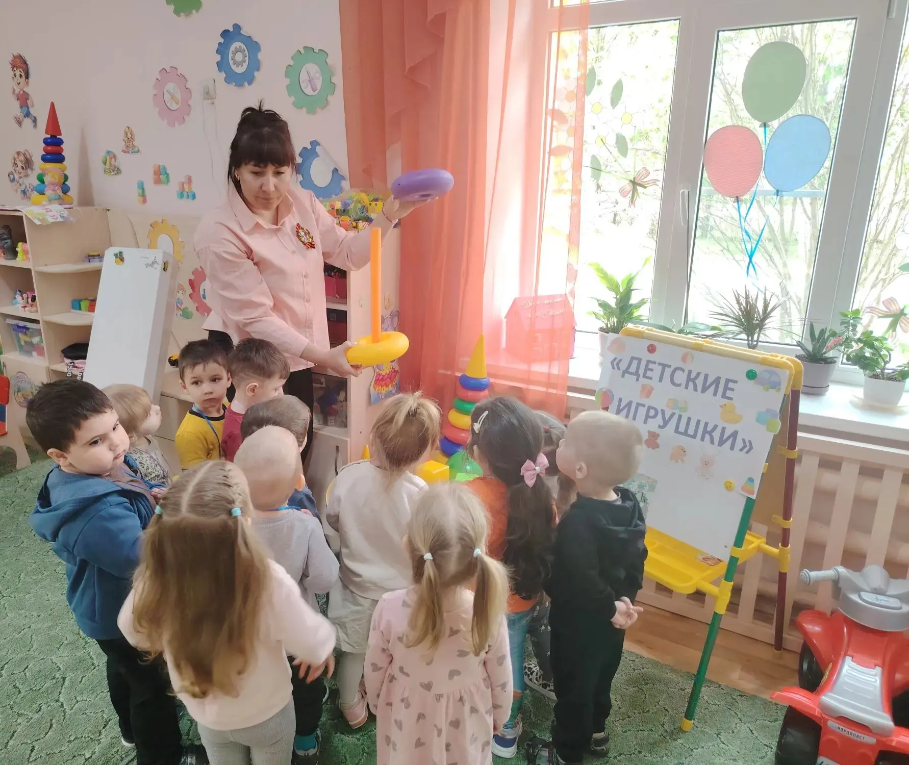 🚂 Недавно ребята первой младшей группы вместе с воспитателем Русалиной Юрьевной отправ...