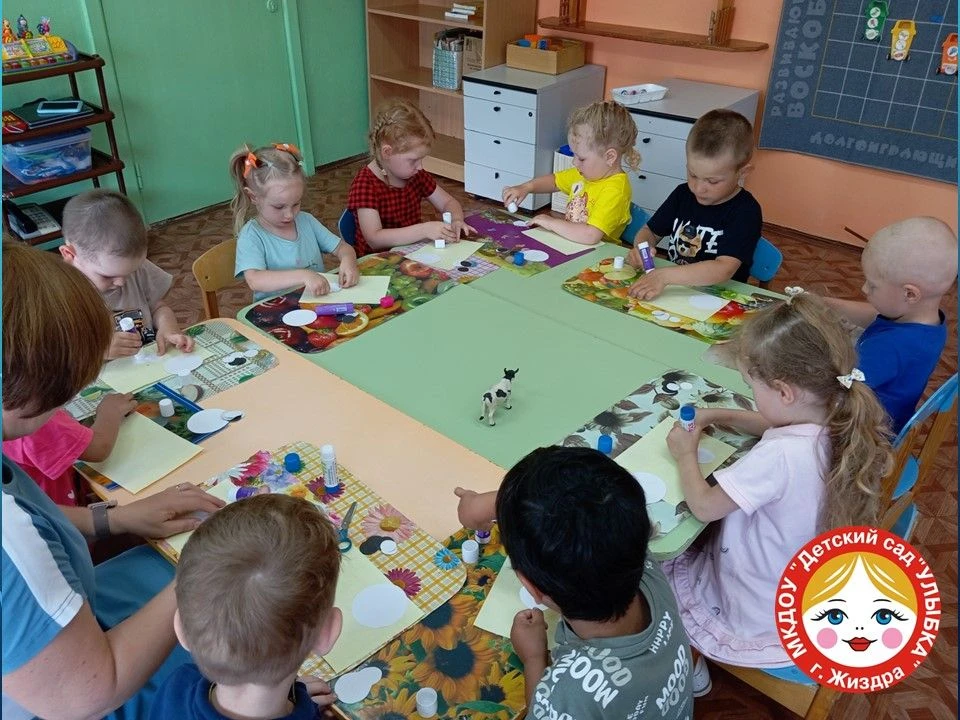 🌈В июне группа «Радуга» вновь погрузилась в мир домашних животных, исследуя тему «Мы живём в России