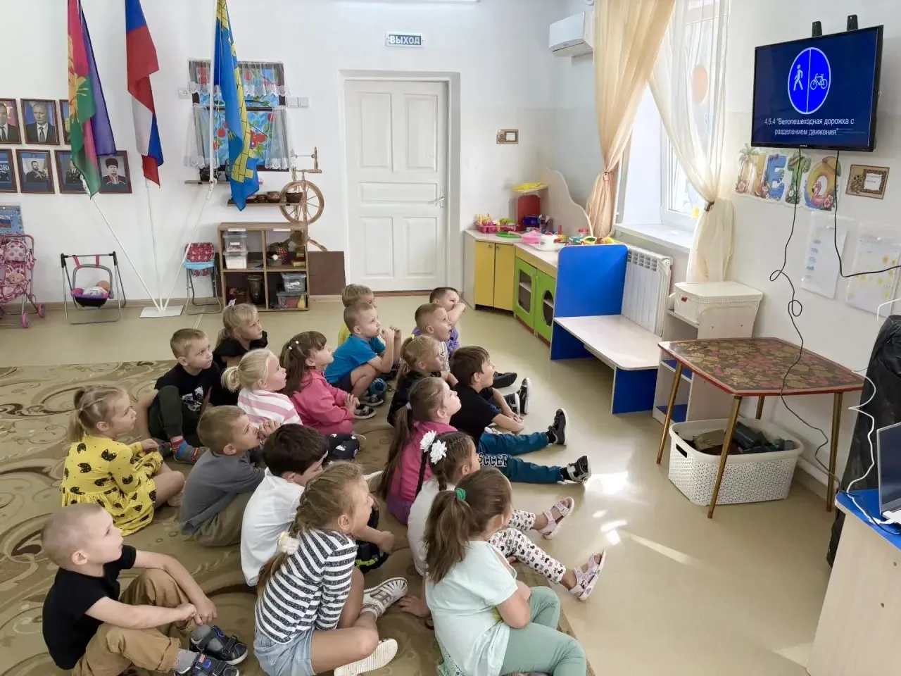 Обучение детей правилам дорожного движения по-прежнему остается одной из важнейших зада...
