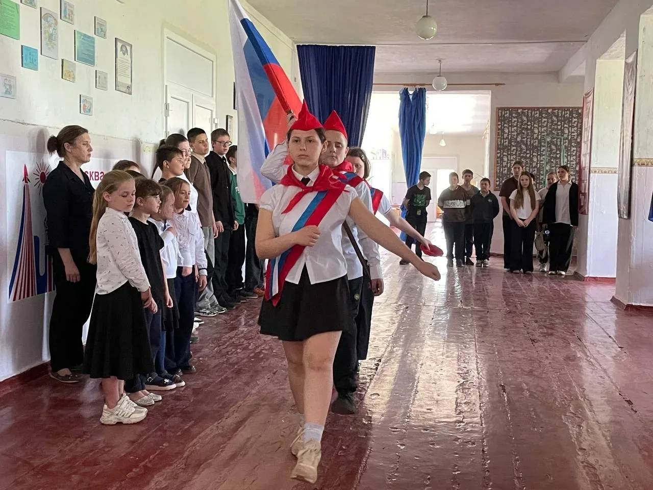 🇷🇺🔥Дорогие друзья! Сегодня в нашей школе прошла торжественная линейка, посвященная в...