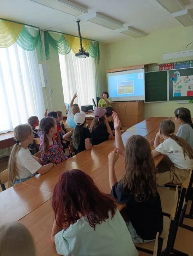 🇷🇺"Россия – Родина моя": краткое путешествие в 4 отряде

🧳В 4 отряде прошла игра-путешествие "Рос