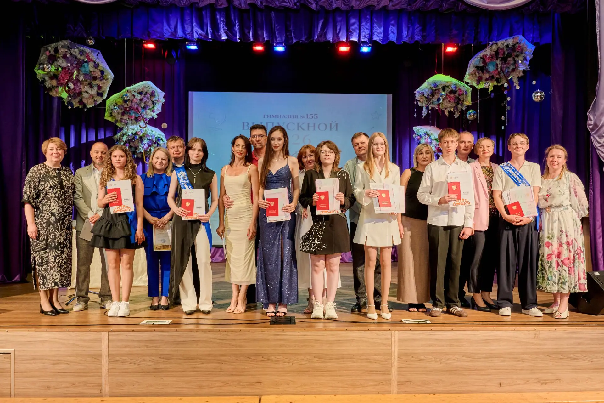 🌟 27 июня прошли вручения аттестатов выпускникам 9 и 11 классов.

🌟 Гимназисты показали блестящие 