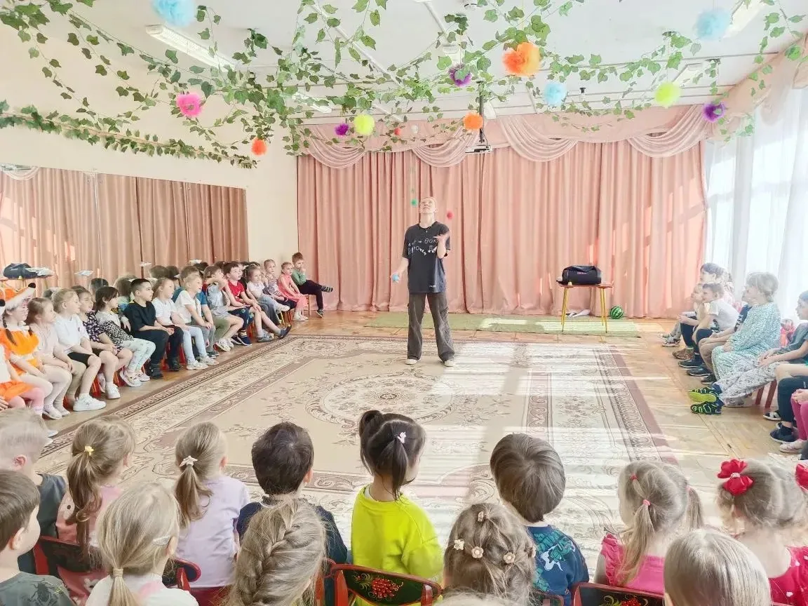 Цирк! Цирк! Цирк!  🎪 В дошкольных группах на Фруктовой прошёл яркий и необычный мастер-класс. Мама А