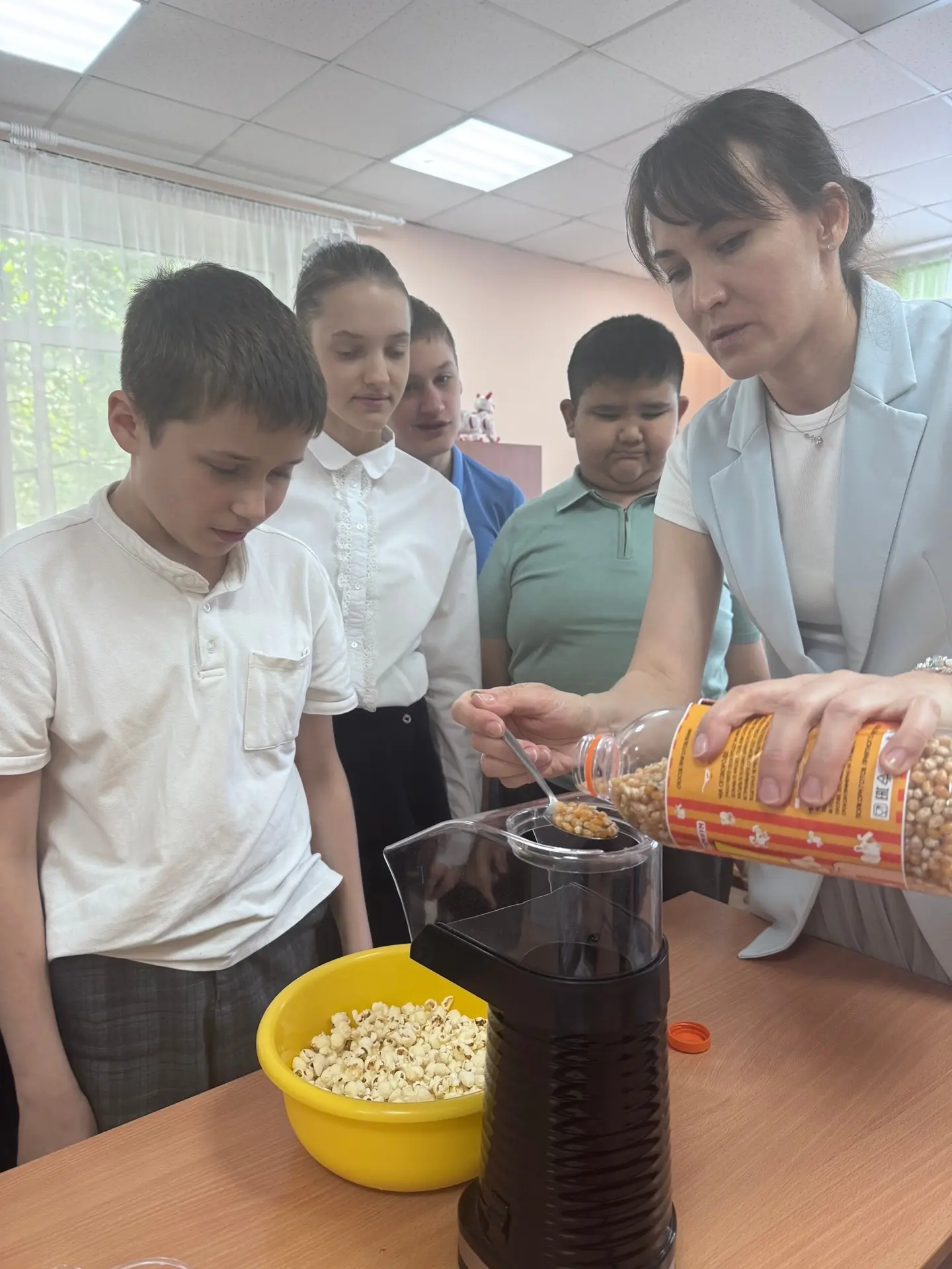 У наших учеников прошёл по-настоящему тёплый и уютный день! 🍿✨

Ребята вместе с педагогом Айгуль Фа