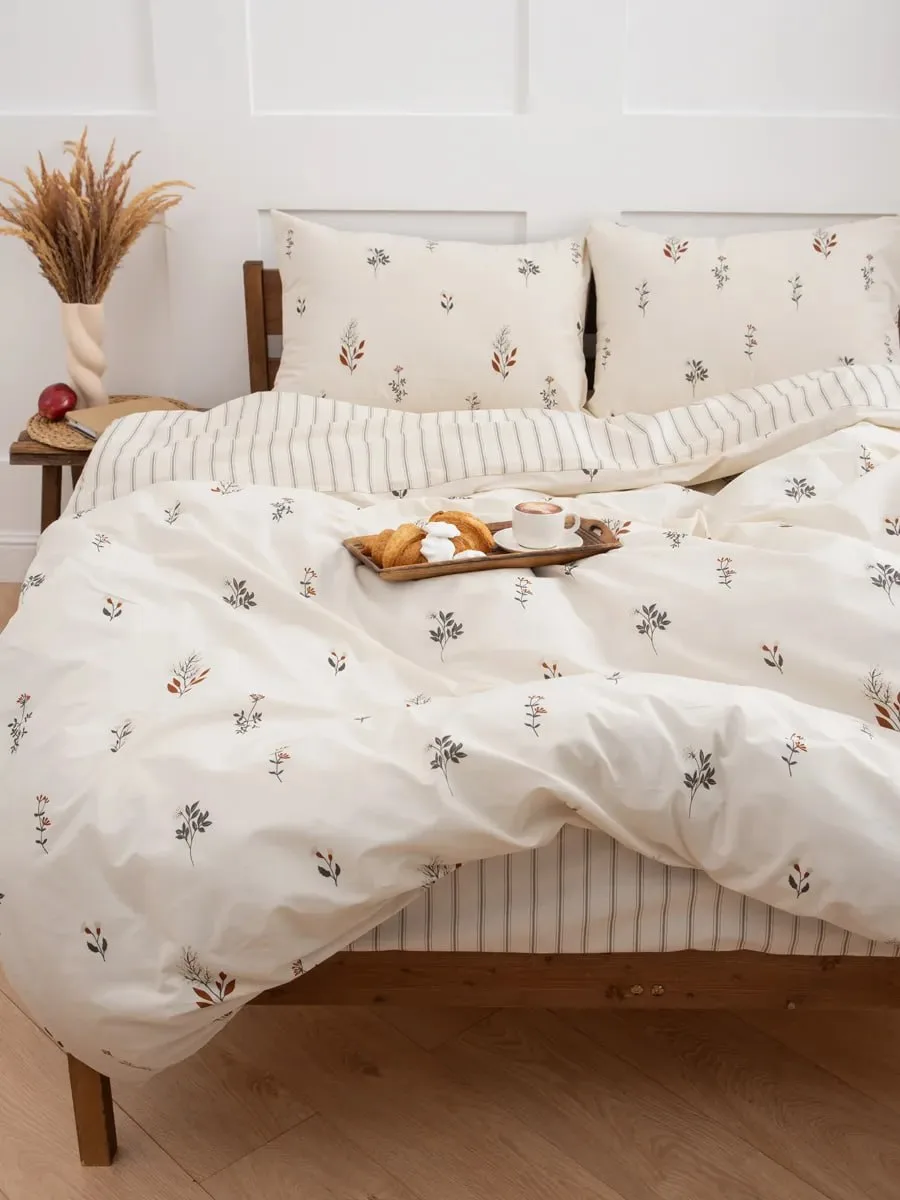 Очень красивое белье как из Pinterest 😍 с цветочками и полосатой простыней на резинке. 100% хлопок 