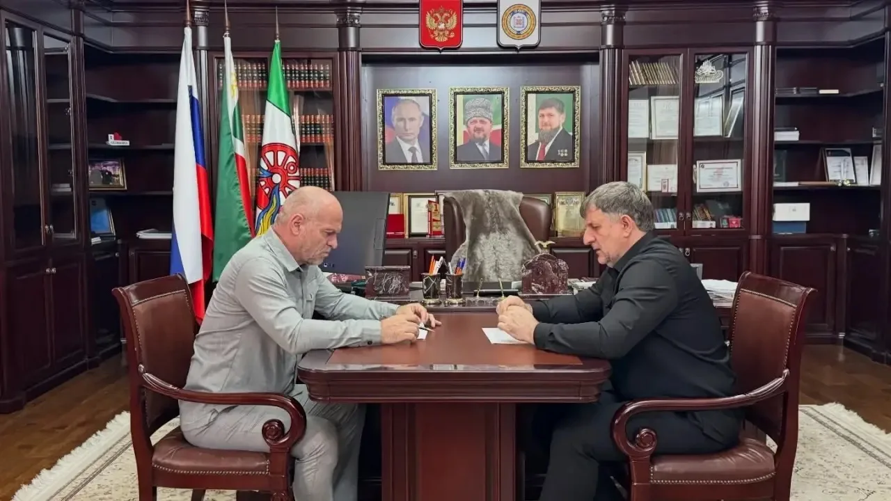 Сегодня состоялась рабочая встреча управляющего директора #Чеченэнерго Исы Кадирова с главой админис