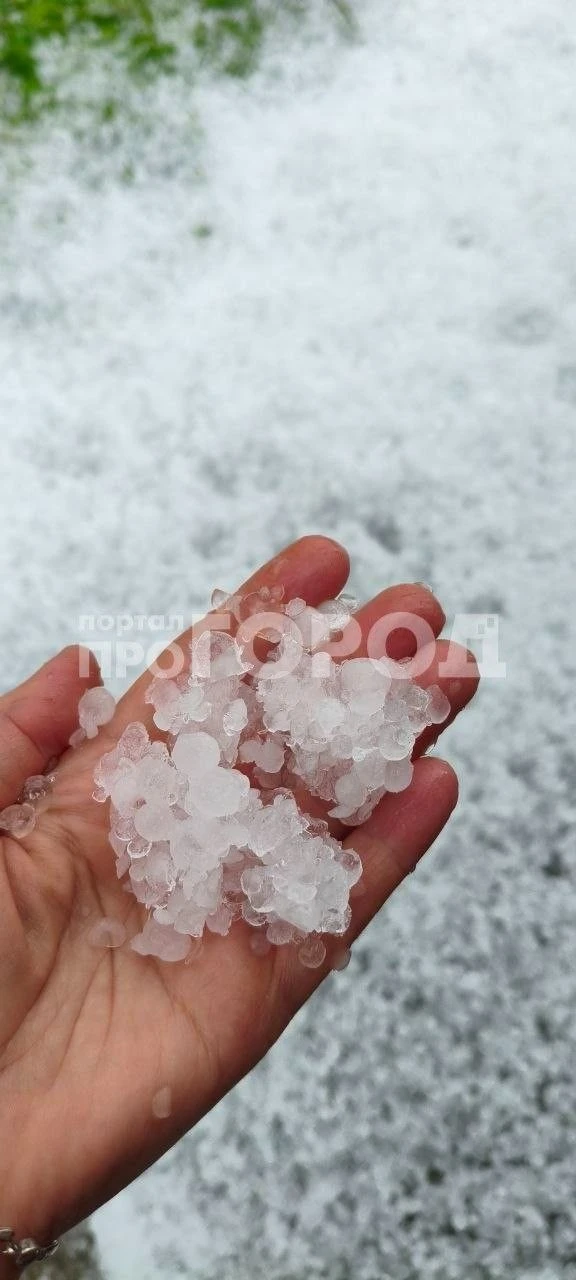 🌧 В Моргаушском районе прошел сильный дождь с градом.