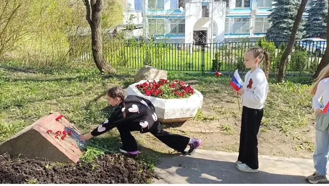 🕊️Символ нашей памяти  📍Академика Челомея, 6А  🎖️Есть традиции, которые объединяют поколения. В пред