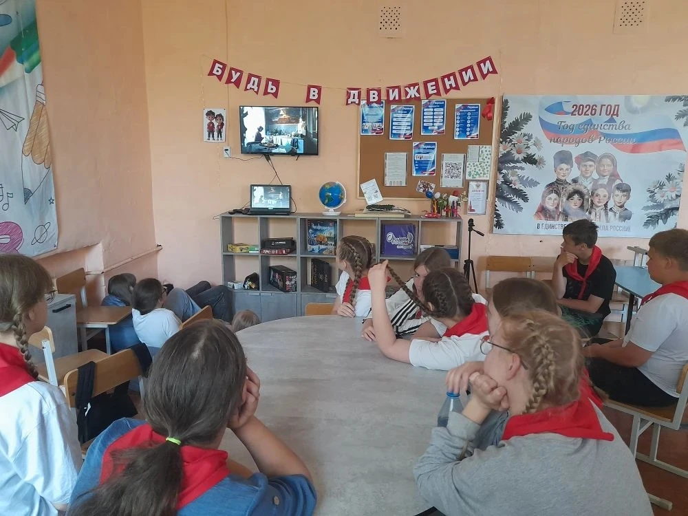 В нашей школе продолжается проект #МогуЧувствовать 🎬

В июне эмоциями месяца стали доверие и сочувс