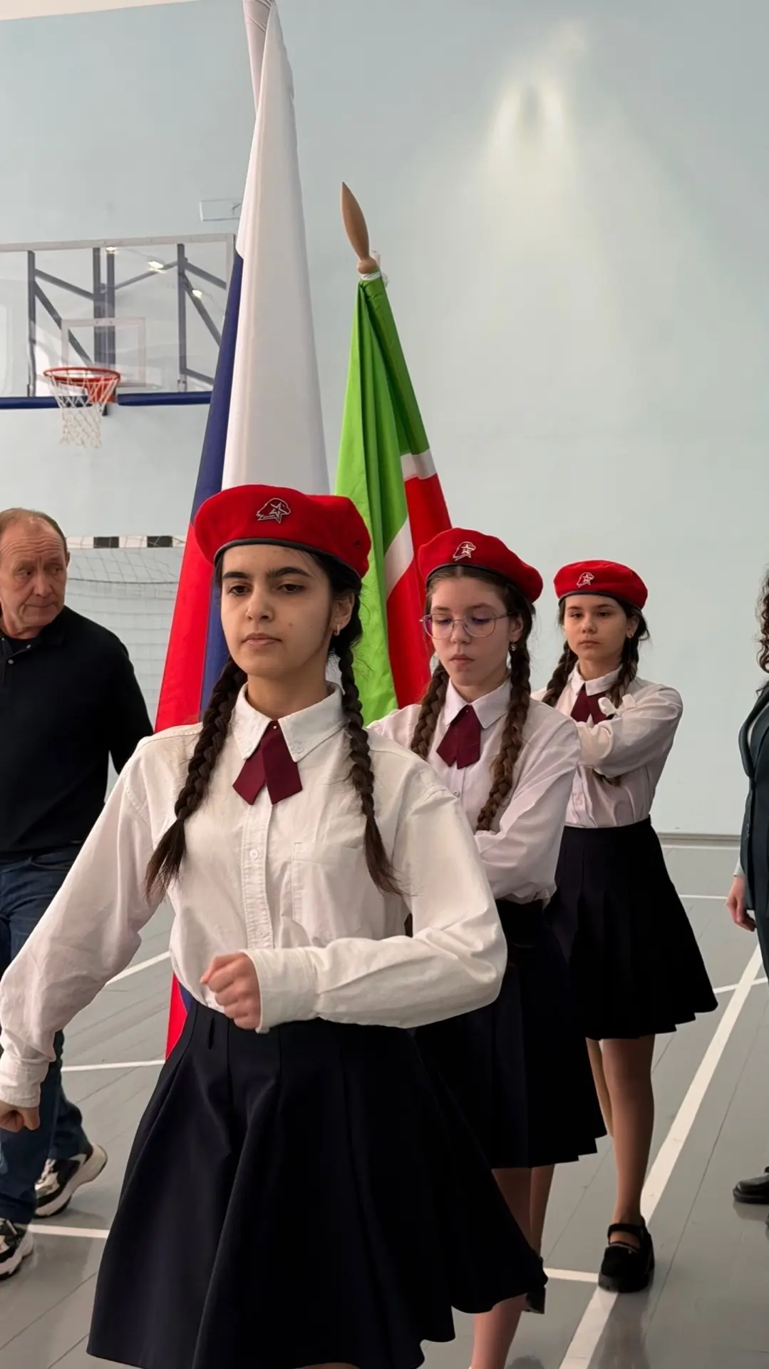 🌟Смотр строя и песни в школе: праздник патриотизма и дружбы!🌟  В нашей школе состоялся традиционный 