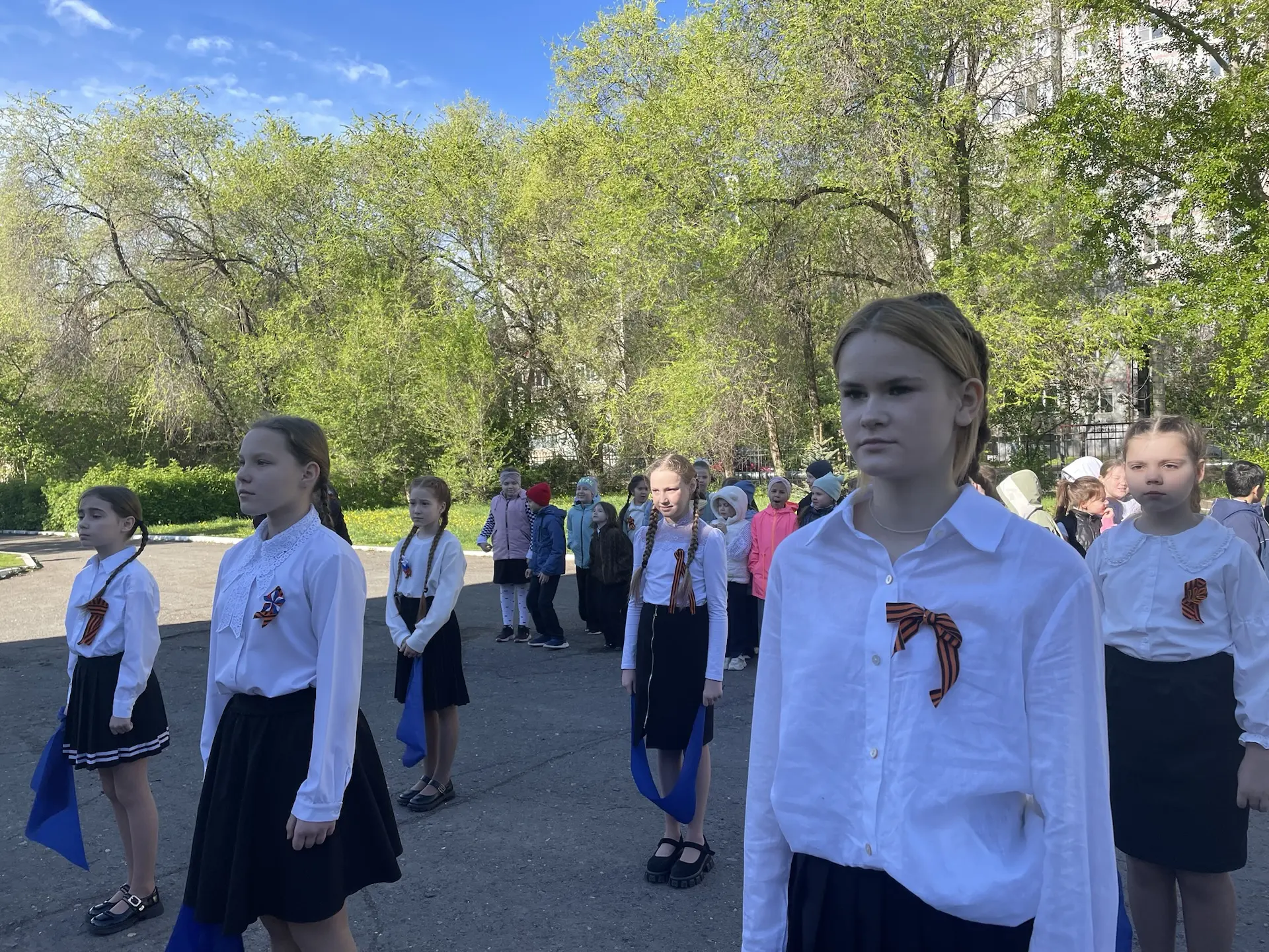 🎖️ Торжественная линейка ко Дню Победы прошла в нашей школе!  В преддверии самого светлого и трогате