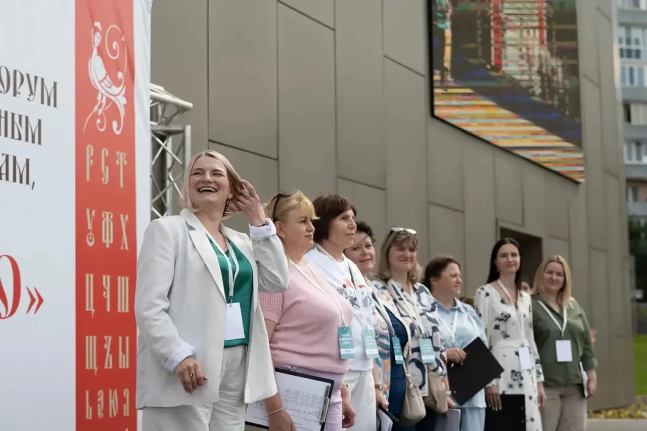 24 мая, в День славянской письменности и культуры, возле кинотеатра «Искра» начал работу Открытый ре