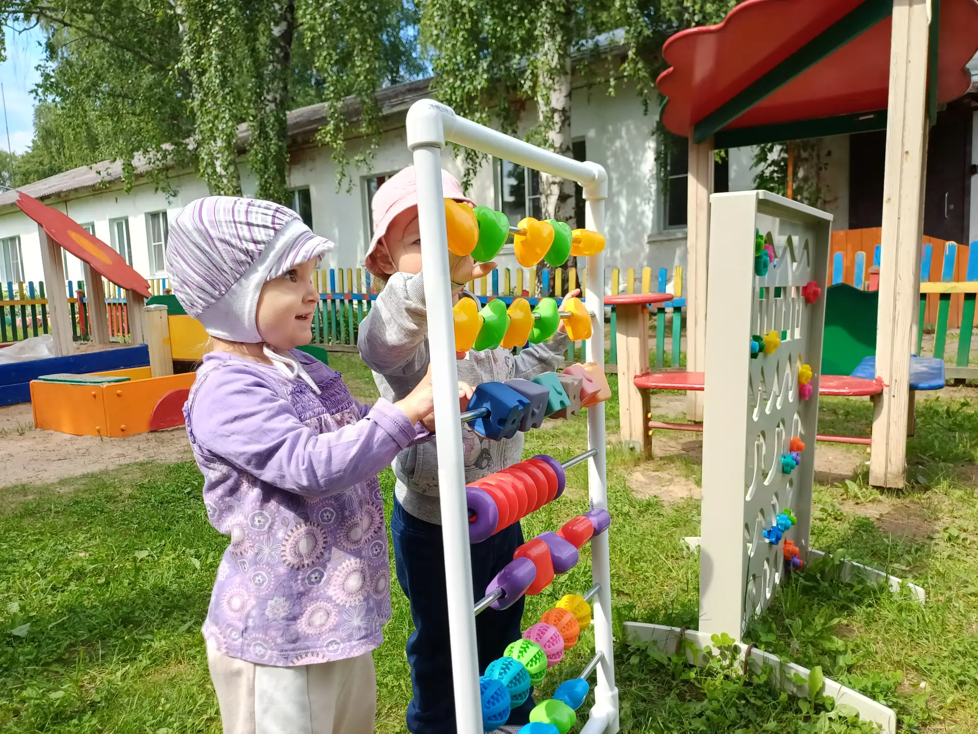 ☀️🌳 Лето — время игр на свежем воздухе! 🌾🦸‍♂️
