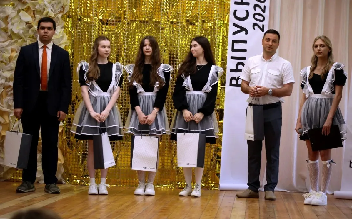 🎓 Для наших 11-классников прозвенел Последний звонок — трогательный, радостный и немного грустный пр