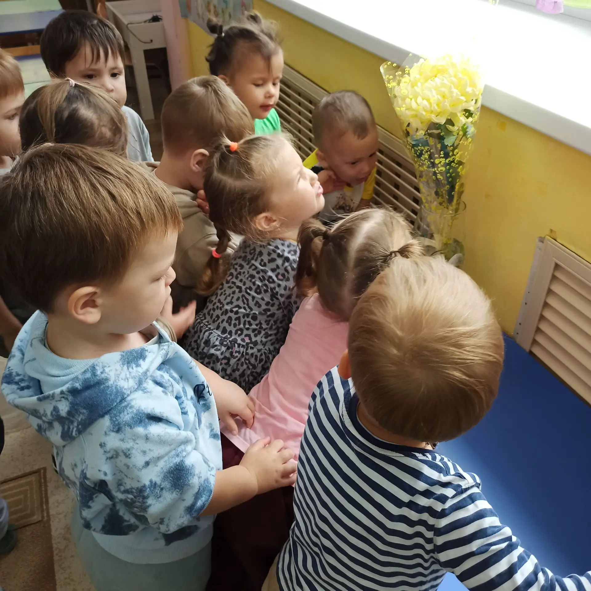 Сегодня, 1 сентября - главный праздник всех детей страны. Дети младшей группы "Ладушки"...