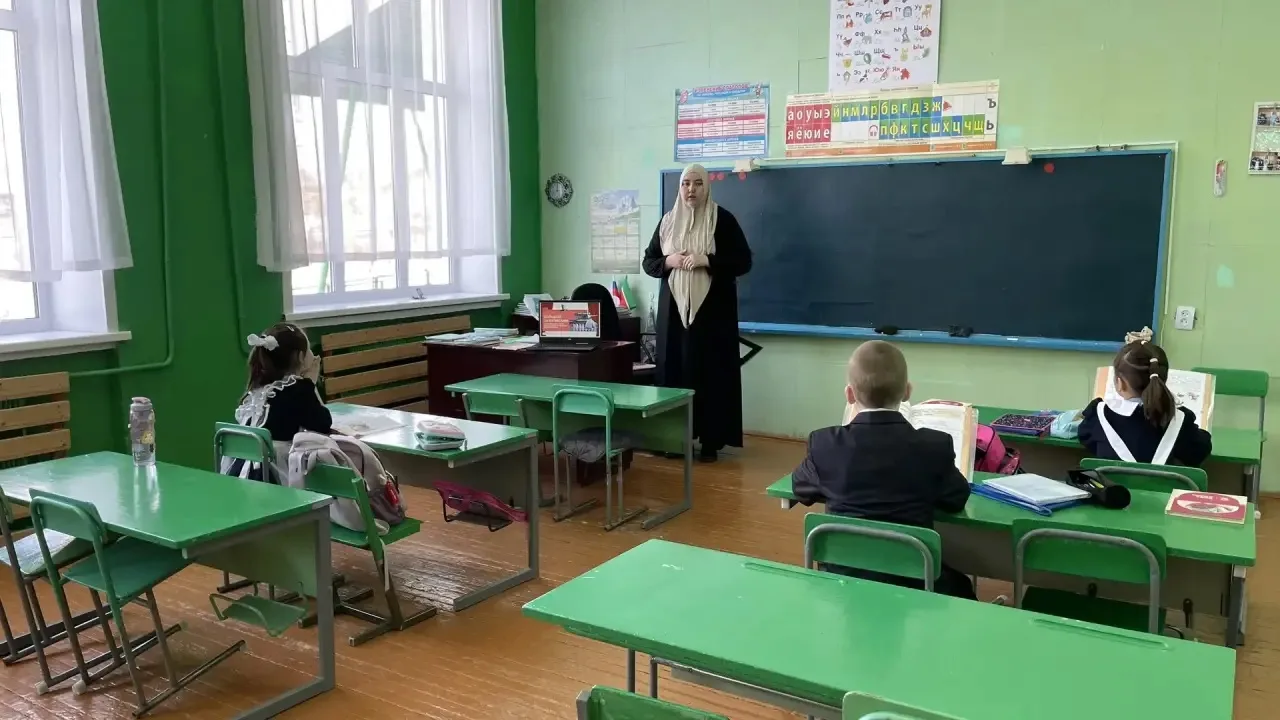 Очередное занятие «Разговоры о важном» было посвящено культуре и искусству. Ученики обс...
