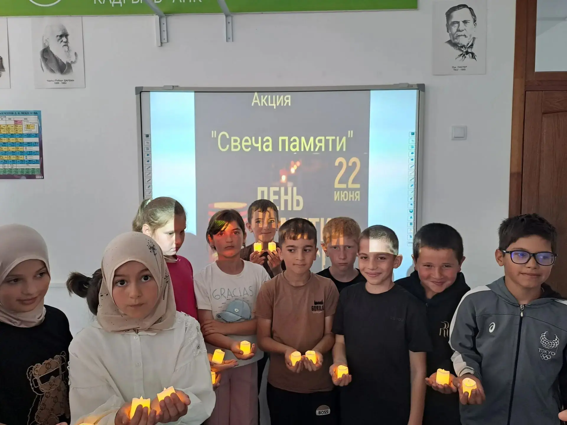 Вечный огонь сердец: 
акция «Свеча памяти» в пришкольном лагере.
Память о героях объединяет поколени