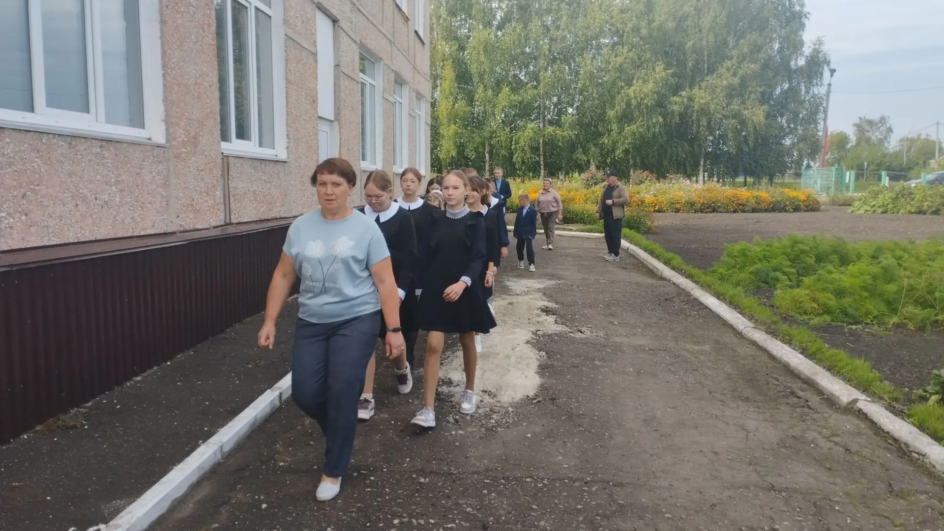 Сегодня в нашей школе прошли   региональные учения при совершении преступления террорис...