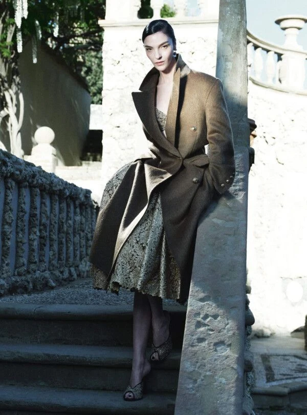 🌹 ERMANNO SCERVINO FW 2026-2027: КРУЖЕВО, ДЕНИМ И НАСТОЯЩАЯ РОСКОШЬ.
Ermanno Scervino на Миланской 