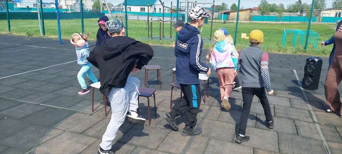 Третий день в лагере «Неболейка» был посвящён дружбе — ребята весело и активно провели ...