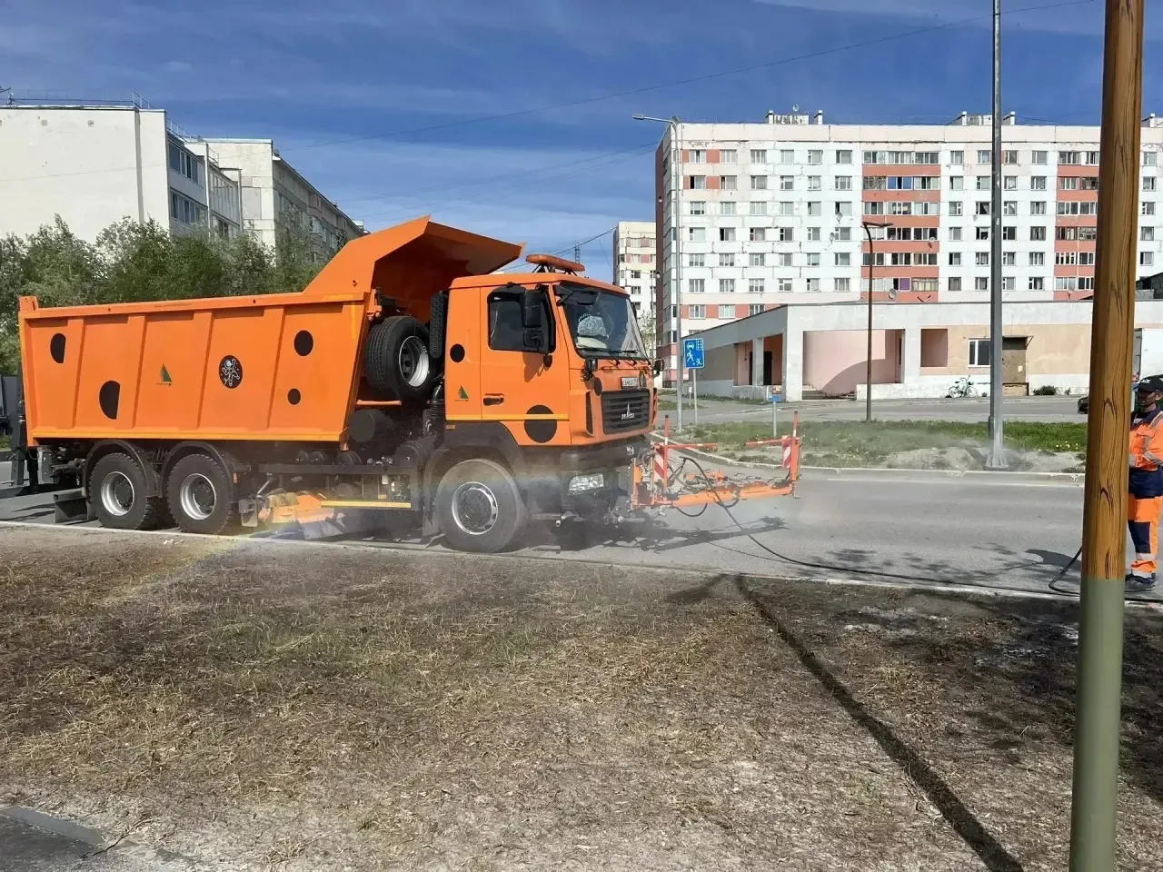 ☀️ Лето в разгаре — а значит, газонам нужен полив! 🌿

Свежепосеянные семена лучше всходят при регул