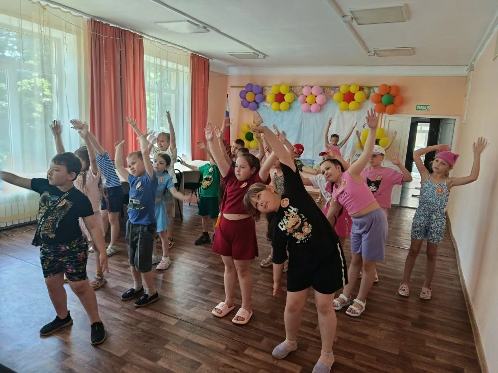 Сегодня в доме творчества побывали ребята из пришкольного лагеря «Чайка». Втреча начала...