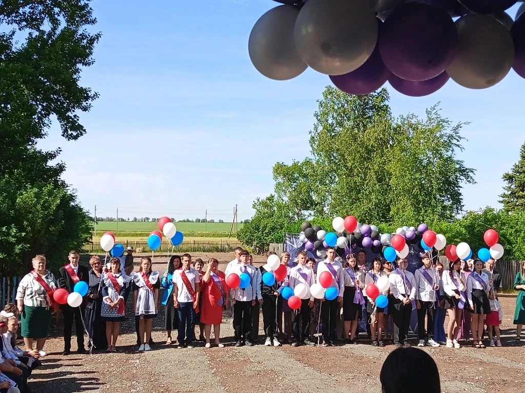 Сегодня в нашей школе торжественно отметили праздник последнего звонка. На мероприятии ...