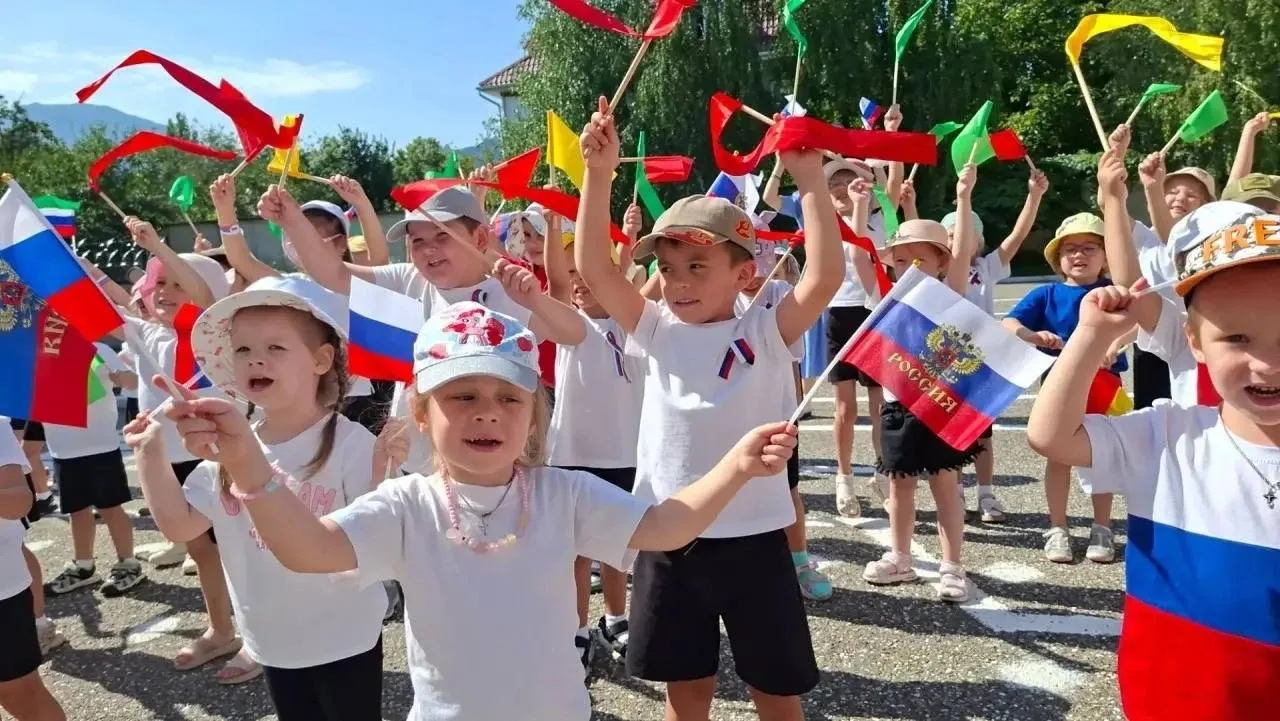 💥В преддверии Дня флага в дошкольных учреждениях   Железноводска прошли тематические м...