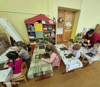 День Победы - праздник, которого ждут и взрослые, и дети. Но если старшие дошкольники уже могут поня