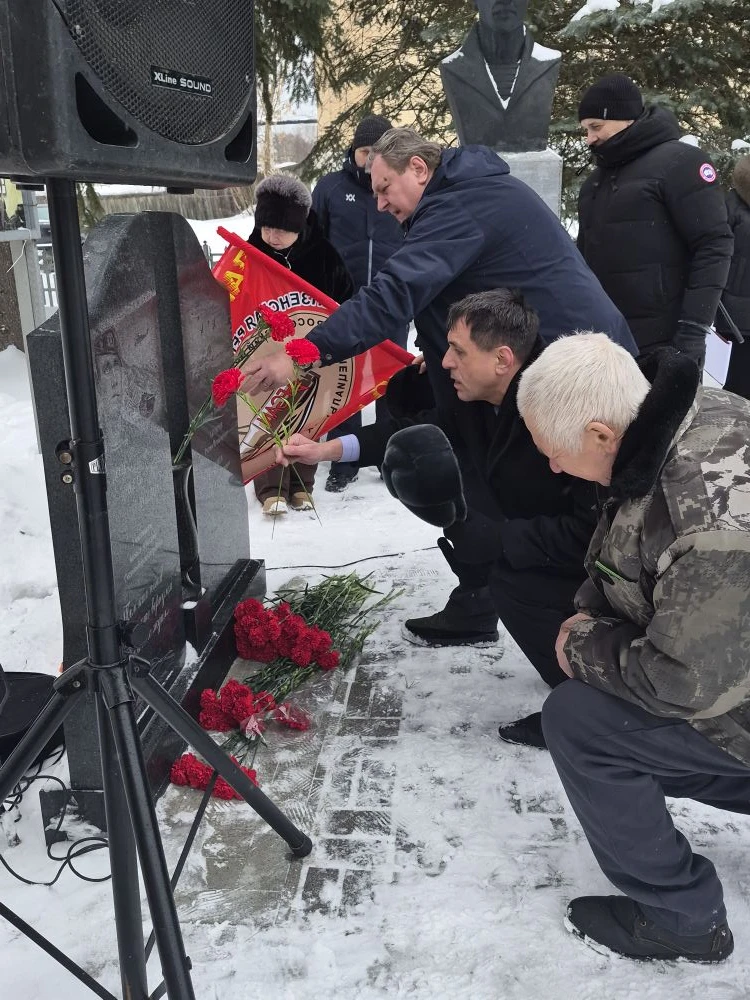 Сегодня у мемориала павшим воинам землякам прошёл памятный митинг посвящённый воинам интернацианалис
