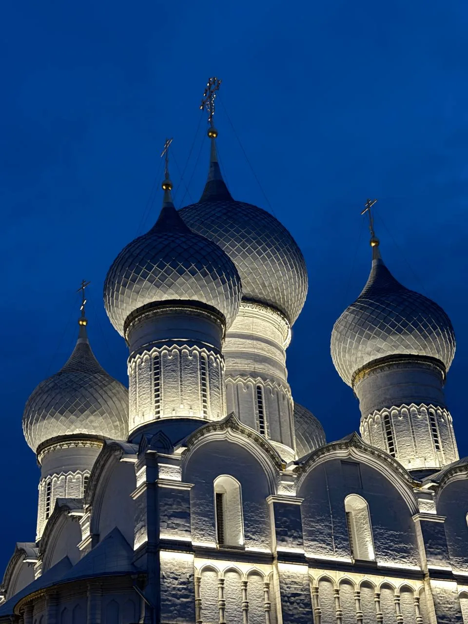 🤩 С каждым годом Ростовский кремль становится всё краше. С новой подсветкой он выгляди...