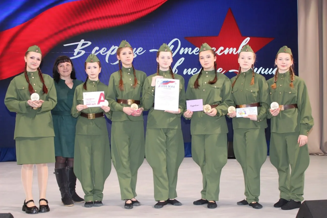 ПОЗДРАВЛЯЕМ🎉🎉🎉 13 марта команда нашей школы ⭐Ташева Полина ⭐Войнова Анастасия ⭐Лямина Ева ⭐Павлова К