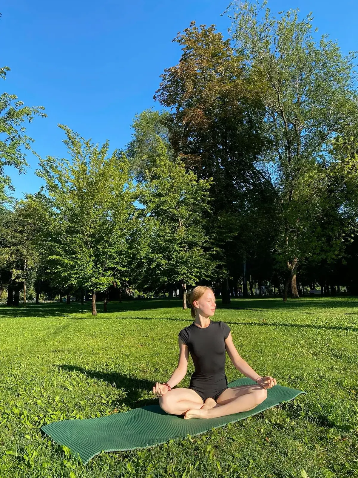 ☀️ С добрым утром!

Как насчёт йоги в парке? 🌿🧘‍♀️

◦ выйди на свежий воздух
◦ сделай несколько лё