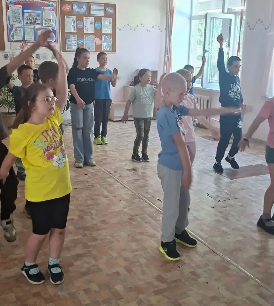 ✨ 15 июня в лагере состоялся удивительный библиодесант под названием «Со сказкой открываем мир разны