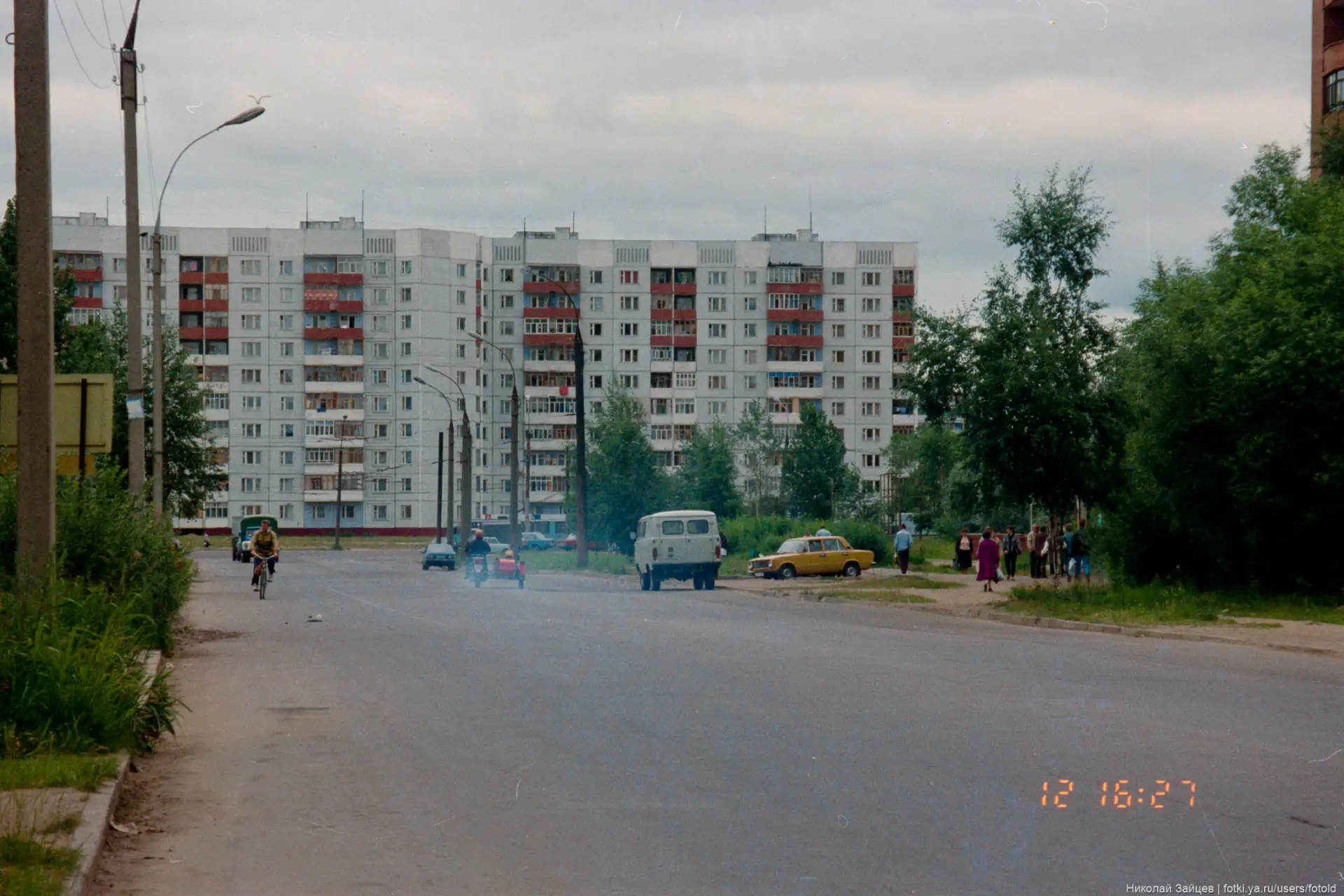 Улица Волгоградская. Лето 1999 года.

Фото: Николай Зайцев, оцифровка: Андрей Струнин