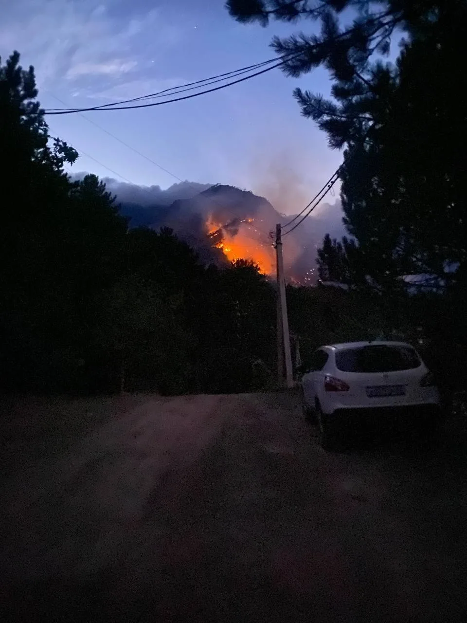 🔥В Ялте третьи сутки тушат лесной пожар, вызванный, предположительно, падением БПЛА.