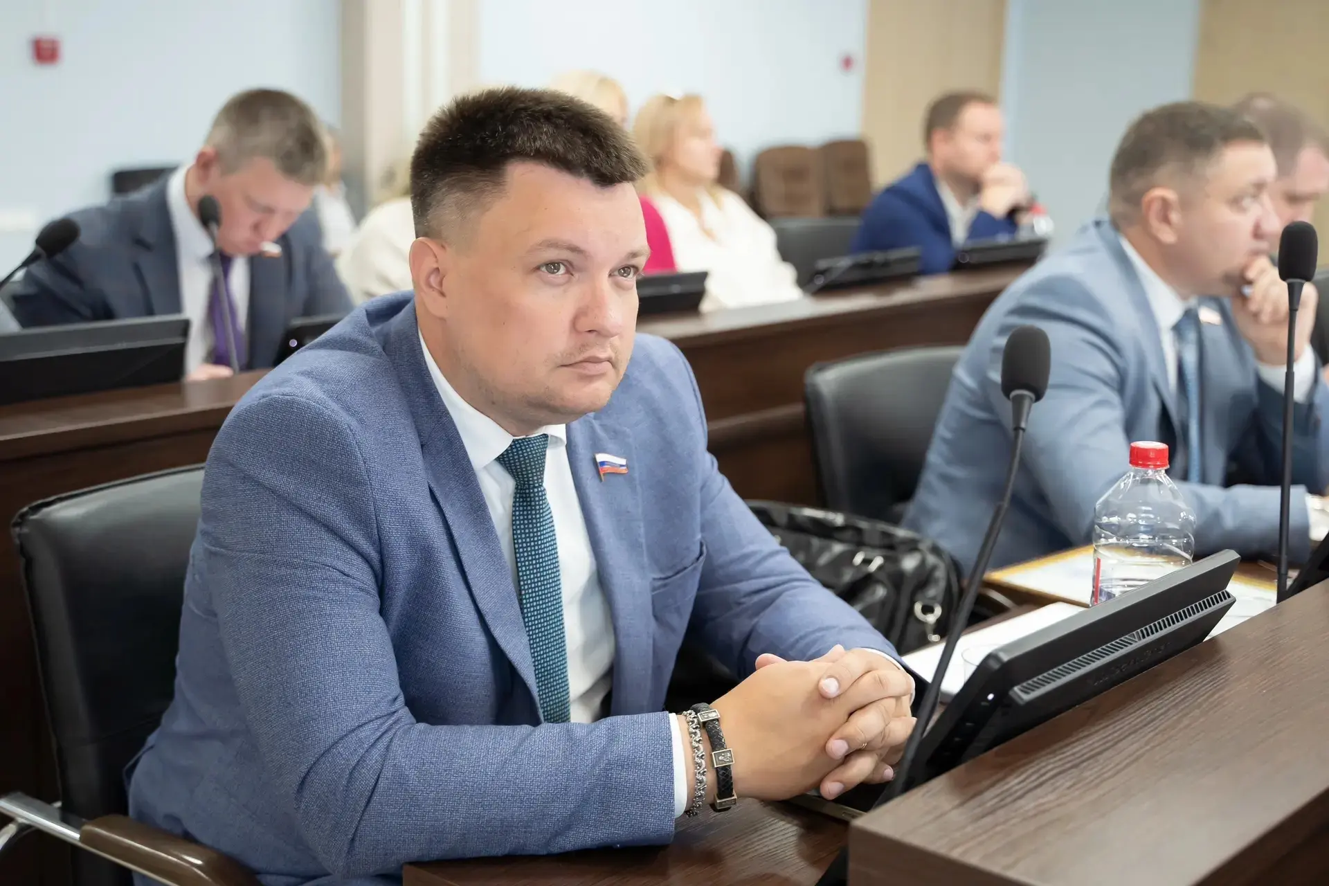 Ярослав Шулаков: «Качество жизни начинается с дорог, по которым мы ходим каждый день» 

 На заседани