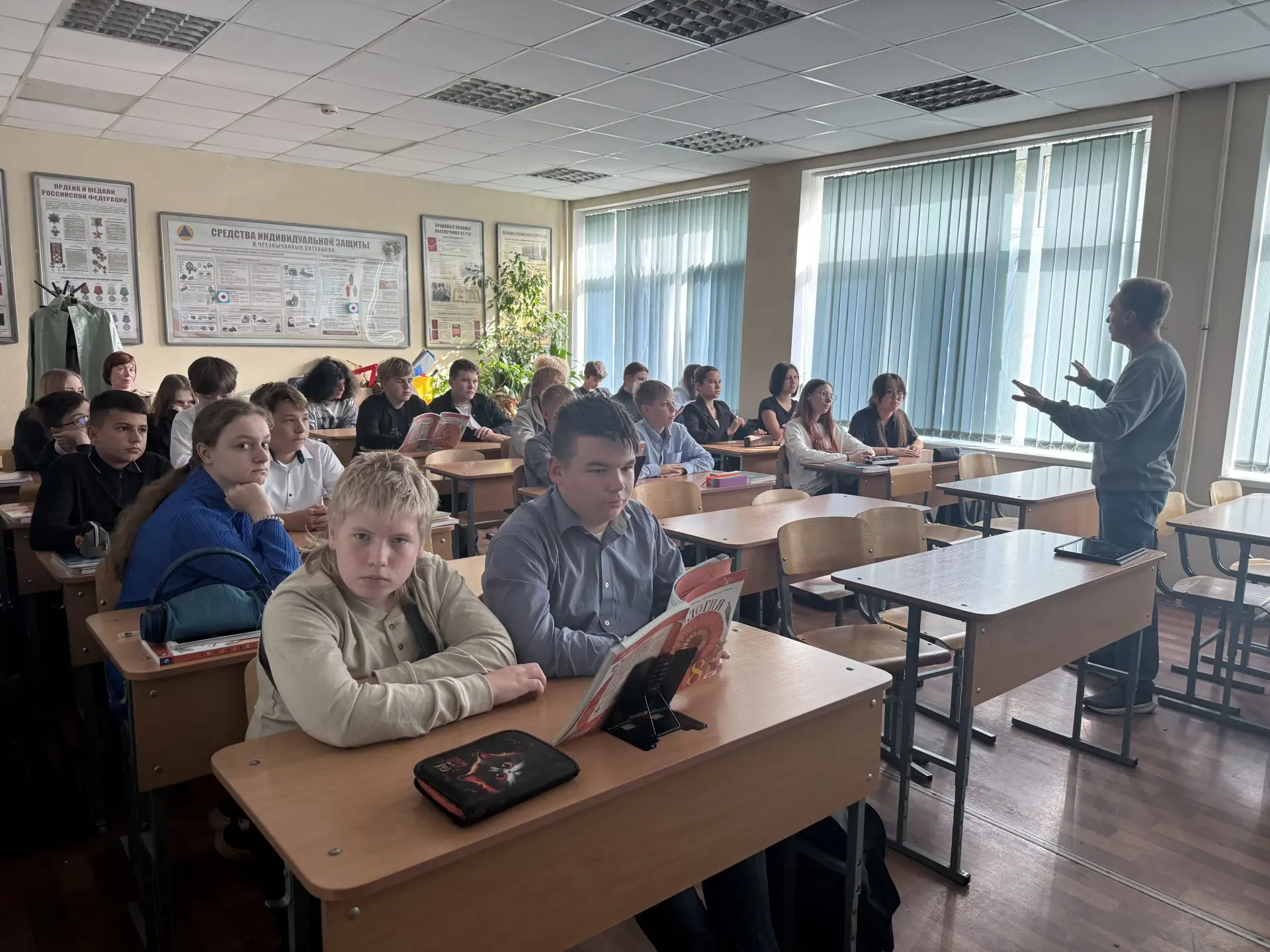 Безопасность — приоритет: профилактика экстремизма и терроризма в подростковой среде