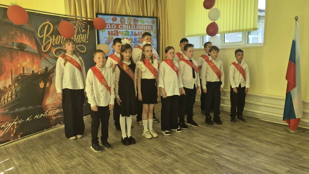🎉 Сегодня для учеников 4 класса состоялся трогательный и незабываемый праздник — «Прощ...
