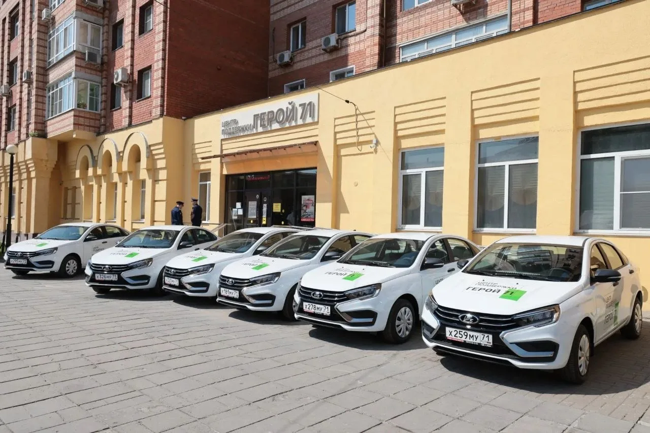 🚗 Поддержка героев: новые возможности центра «Герой 71»

Губернатор Дмитрий Миляев передал Центру «