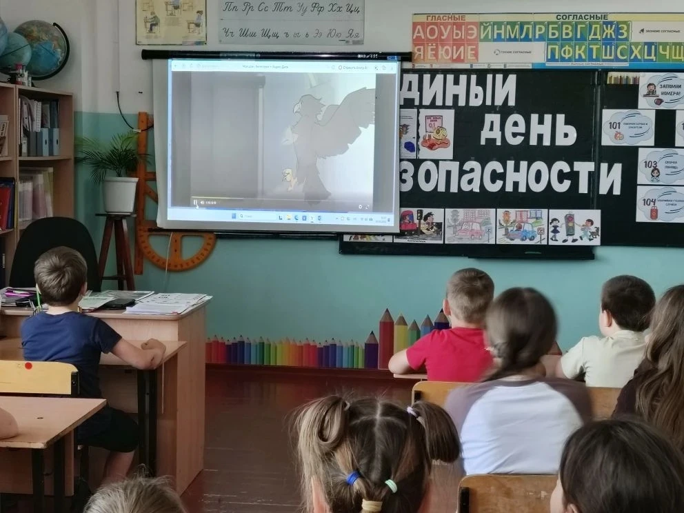 💥 Реализация проекта «Время 31-х»: патриотическое воспитание в начальной школе.
👫В рамках исполнен