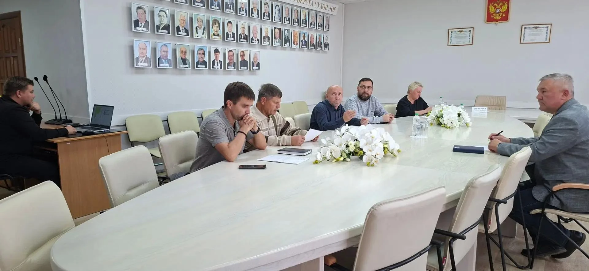 «Дорога учит принимать мир таким, какой он есть, а не таким, каким мы привыкли его пред...
