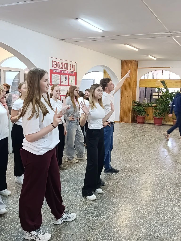 Приветствую подписчиков и гостей канала ИзВесть🤝Наши весёлые переменки 👏