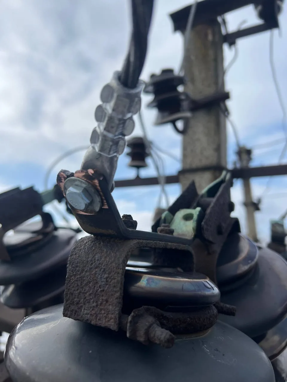 Ремонт коммутационного оборудования и замена ограничителя перенапряжения  В Розовском районе энергет