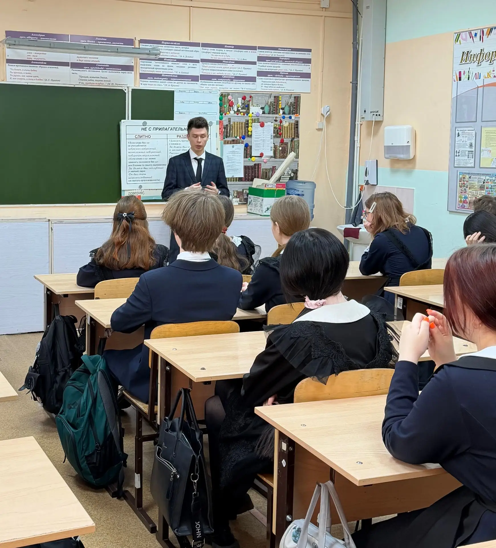 📢 В Центре Образования «Открытие» старшеклассники 8-9 классов встретились с помощником прокурора В.В