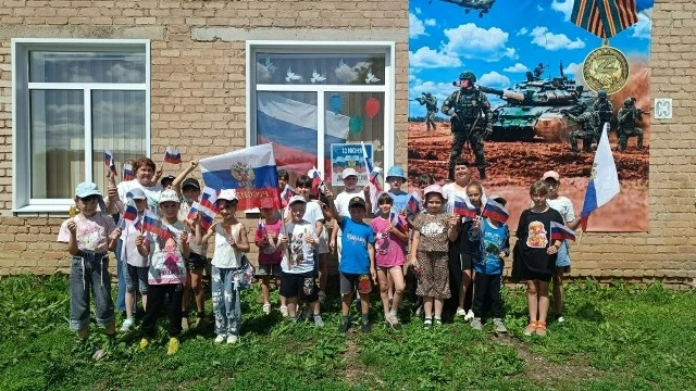 В преддверии праздника Дня Россси в Пониклинской сельской библиотеке прошел экскурс "Единством сильн